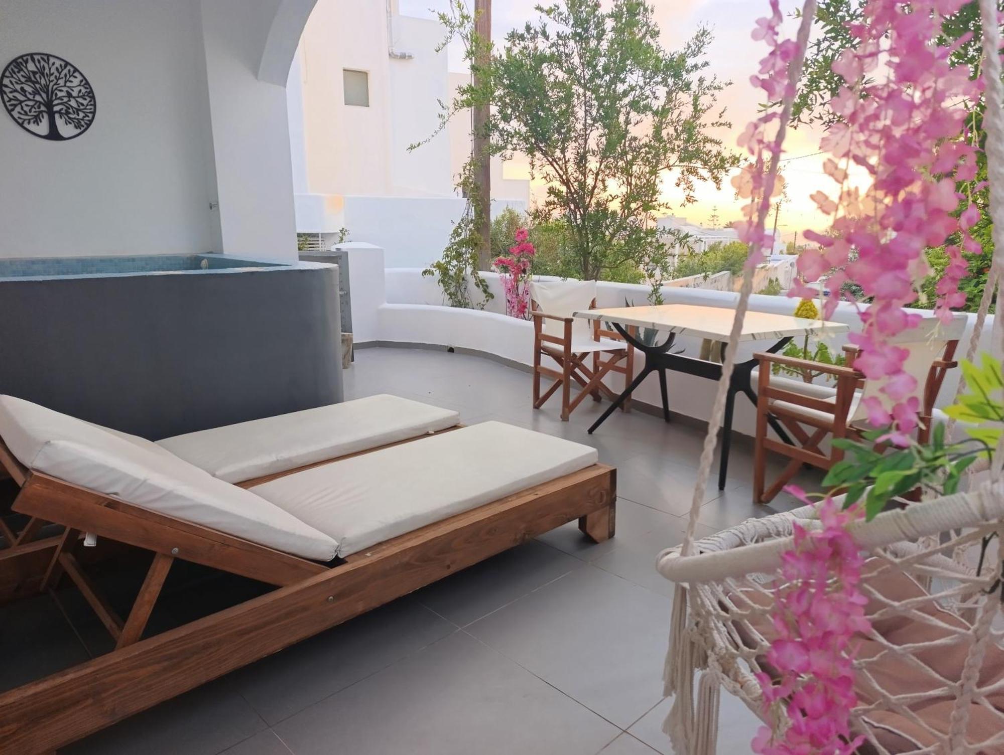 The Muses Of Santorini Private Jacuzzi Suites Vóthon Szoba fotó