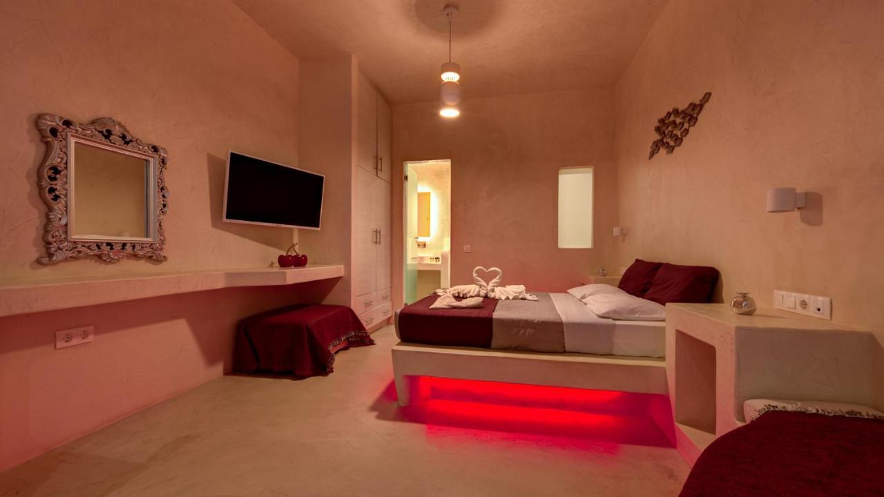 The Muses Of Santorini Private Jacuzzi Suites Vóthon Kültér fotó